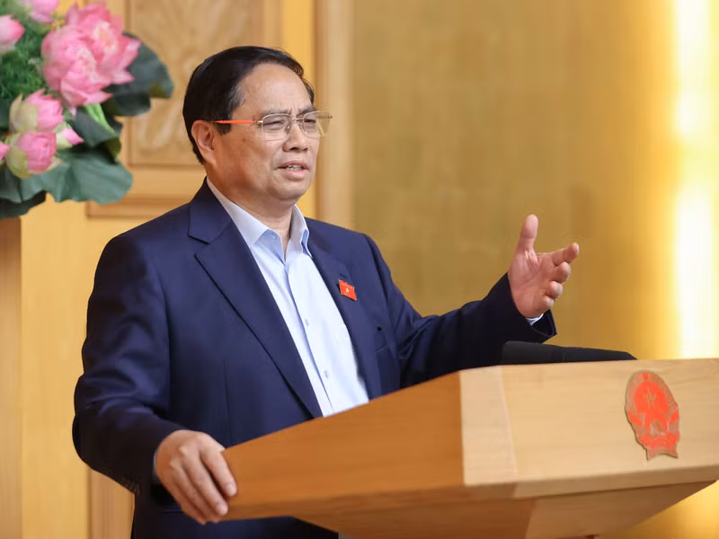 越南政府总理范明正在会议上发表讲话。（图片来源：VGP）