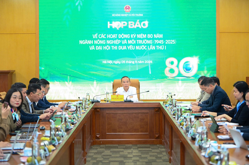 越南农业与环境部11月5日在河内举行例行新闻发布会。