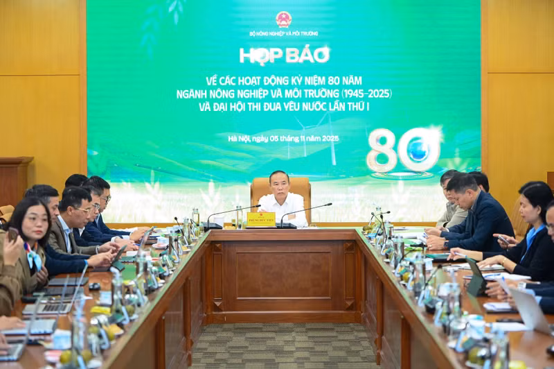 越南农业与环境部11月5日在河内举行例行新闻发布会。