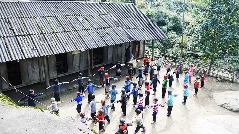 为边境地区建设高标准寄宿制学校。