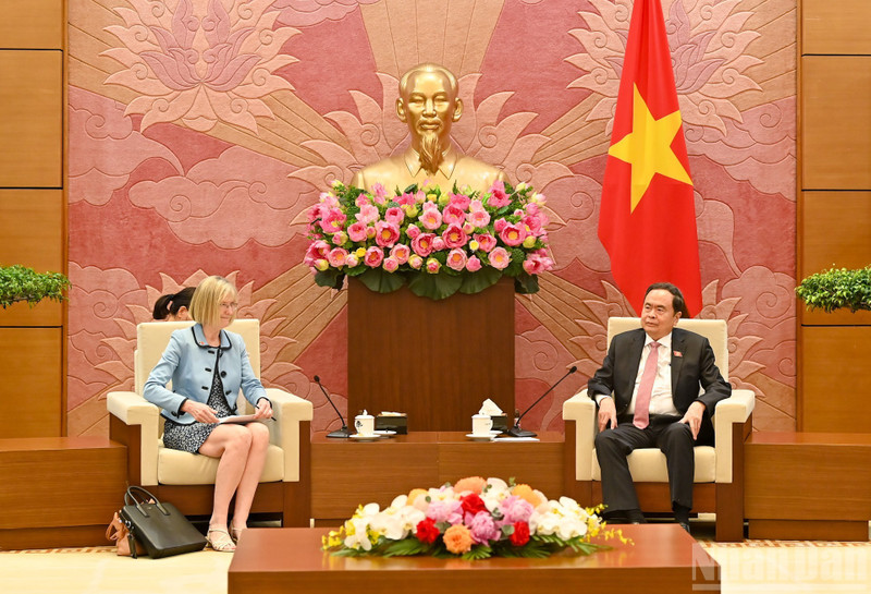越南国会主席陈青敏会见澳大利亚驻越南大使吉莉安·伯德。