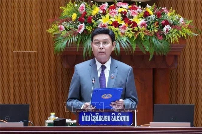 老挝国会主席赛宋蓬·丰威汉主持开幕式。（图片来源：越通社）