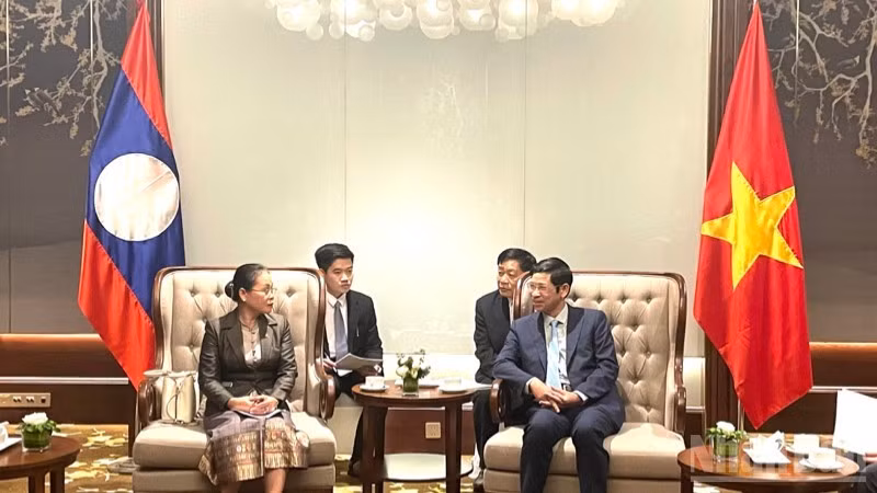 越南文化体育与旅游部副部长胡安峰会见老挝文化旅游部副部长达拉尼·蓬玛冯萨。