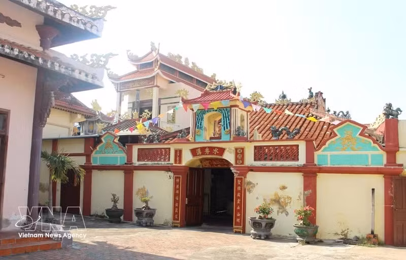 林同省潘切坊万水秀以祭祀南海神（鲸鱼，又称“翁鱼”）而闻名，这是越南南中部沿海渔民独特的文化信仰习俗。（图片来源：越通社）