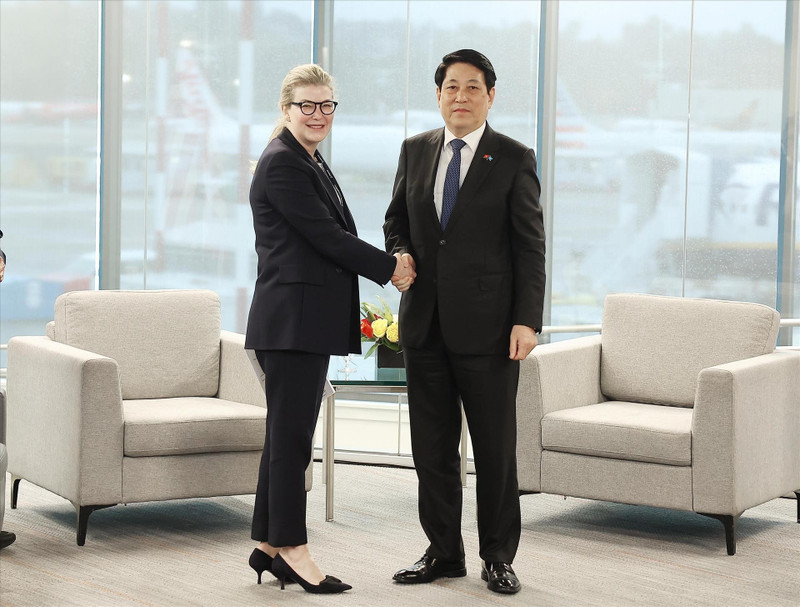 越南国家主席梁强会见波音商用飞机公司总裁兼首席执行官斯蒂芬妮·波普。（图片来源：越通社）