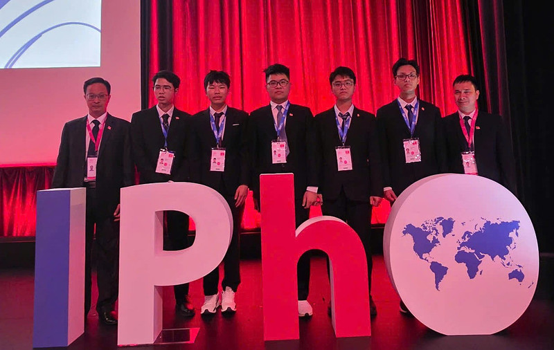 越南学生在2025年国际物理奥林匹克竞赛中斩获5枚金牌。