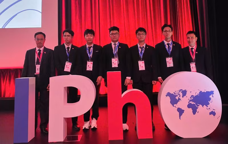 越南学生在2025年国际物理奥林匹克竞赛中斩获5枚金牌。