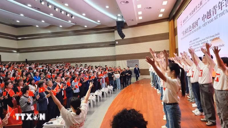 “传承红色基因”中越青年演讲会现场。（图片来源：越通社）