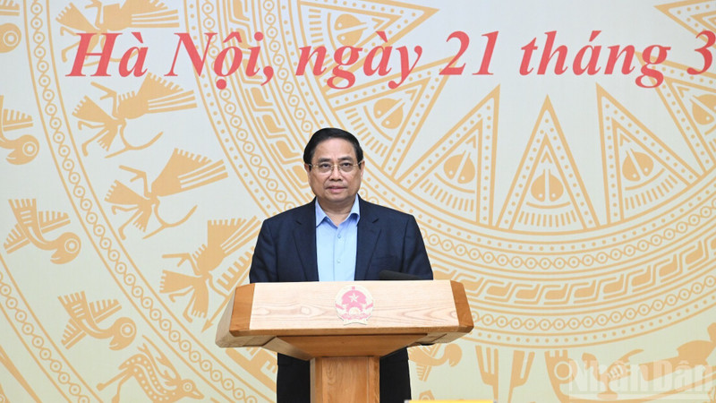 范明正总理在会议上上发表讲话。