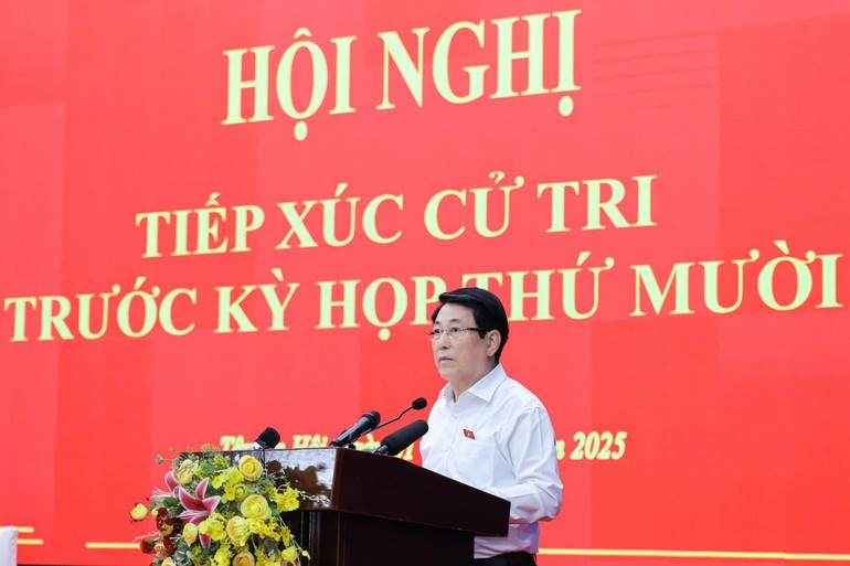 国家主席梁强发表讲话。