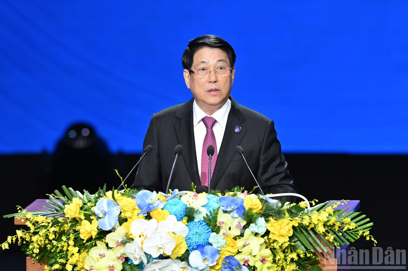 梁强主席在《联合国打击网络犯罪公约》签署仪式上发表演讲。