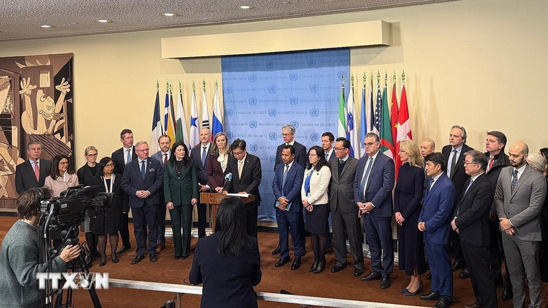 越南与来自世界多区域的43个国家共同发表了由韩国常驻联合国代表、大使代表核心小组宣读的《关于利用技术进行人口贩运问题联合声明》。（图片来源：越通社）