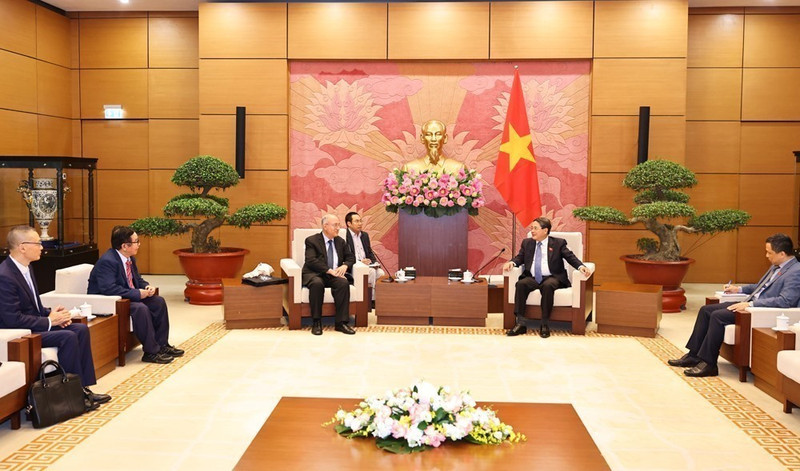 越南国会副主席阮德海会见德国世界大学生协助组织主席卡姆比兹·加瓦米。（图片来源：越通社）