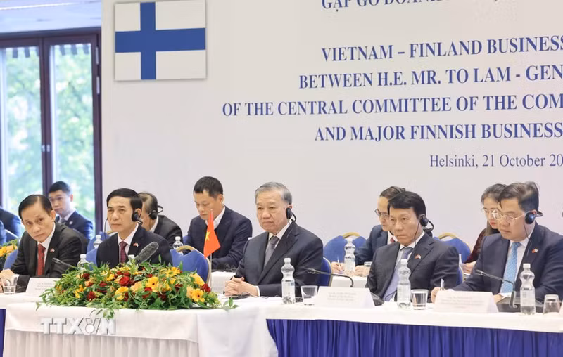 出席会见的越南代表团。（图片来源：越通社）