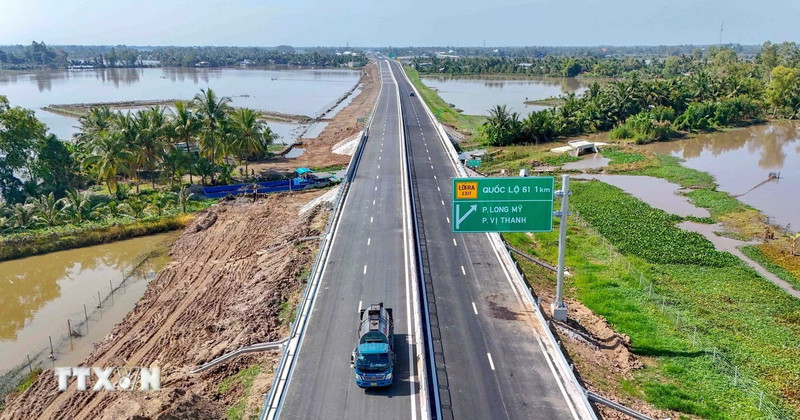 芹苴-金瓯高速公路主干线后江-金瓯段（长73.2公里）于1月19日11时正式通车。（图片来源：越通社）