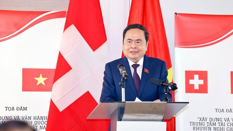 越南国会主席陈青敏发表讲话。（图片来源：越通社）