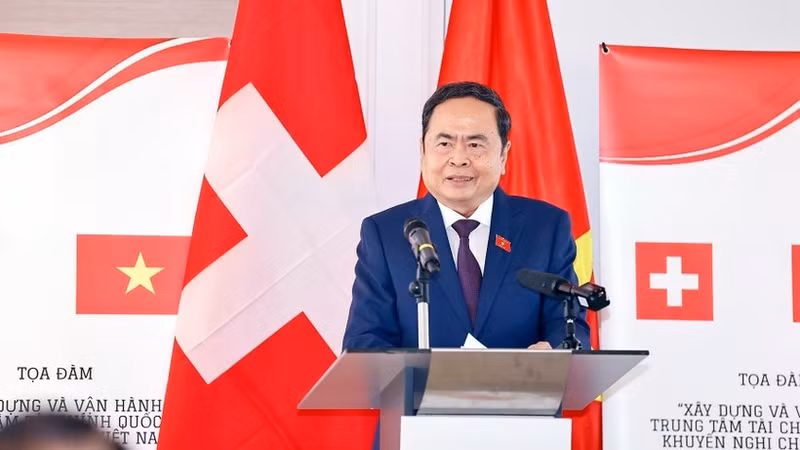 越南国会主席陈青敏发表讲话。（图片来源：越通社）