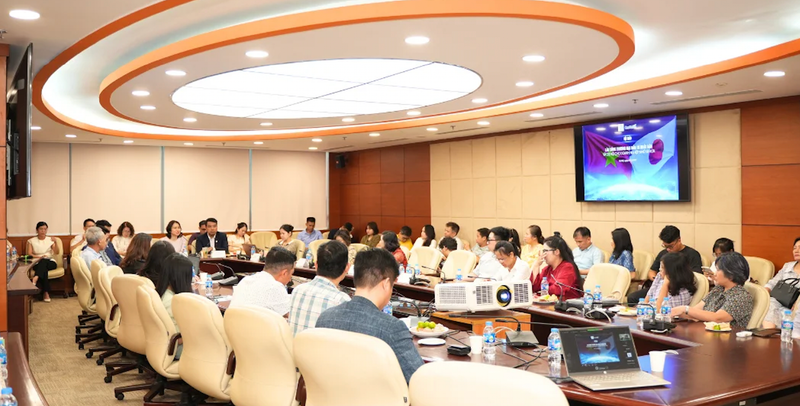 河内市中小型企业协会同ONE-VALUE有限公司联合举行的研讨会。