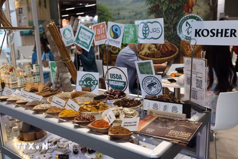 Vinasamex公司参展产品。（图片来源：越通社）