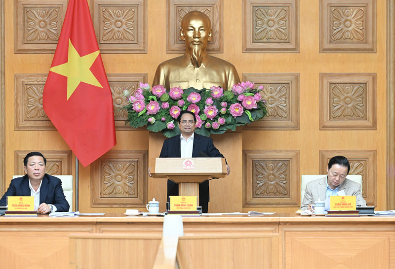 12月9日，越南政府总理、国家重点交通工程项目指导委员会主任范明正主持召开指导委员会第22次会议。