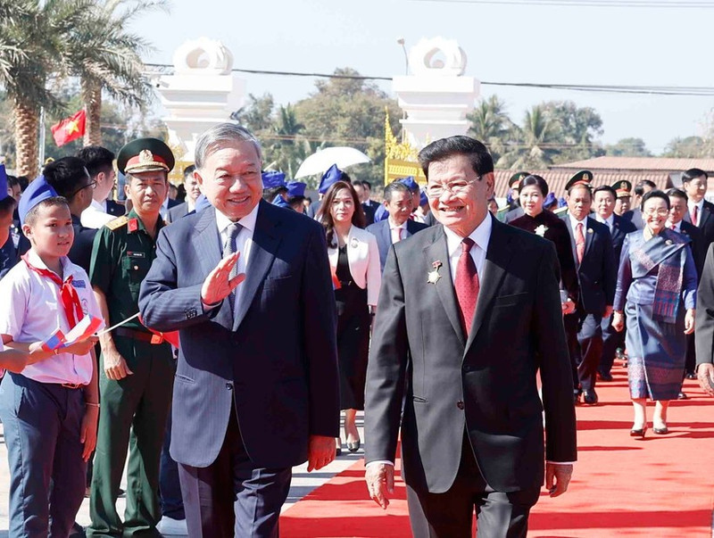 越共中央总书记苏林和老挝人革党中央总书记、国家主席通伦·西苏里。（图片来源：越通社）