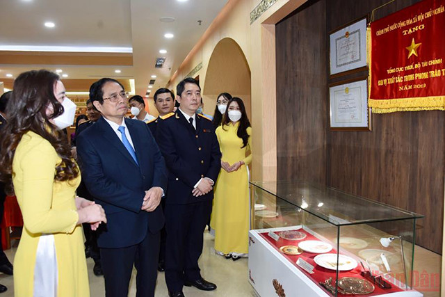 越南政府总理范明正出席全国电子发票系统公布仪式(组图) ảnh 4 越南政府总理范明正出席全国电子发票系统公布仪式(组图) ảnh 4