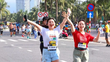 3月22日，2026年岘港国际马拉松赛在岘港市正式开赛。