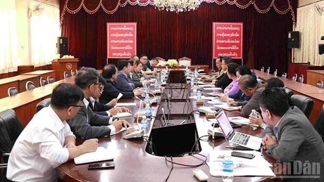 会谈场景。（本报记者 维全摄）