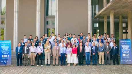 与会代表合影。