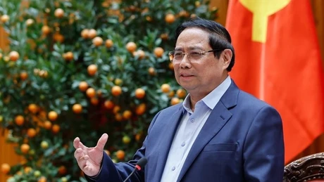 范明正总理在会上发表讲话。