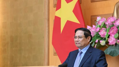 范明正总理在会上发表讲话。