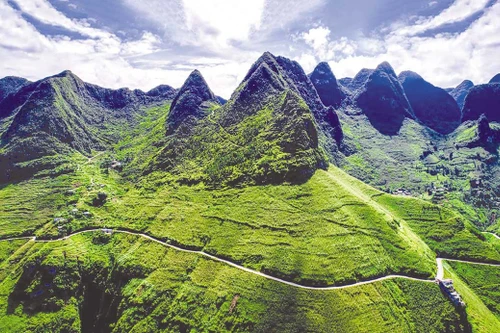 马皮凉岭（Mã Pí Lèng）属于同文岩石高原地质公园（宣光省）。