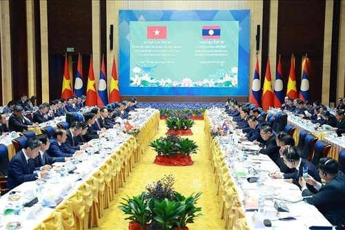 越老政府间委员会第48次会议场景。