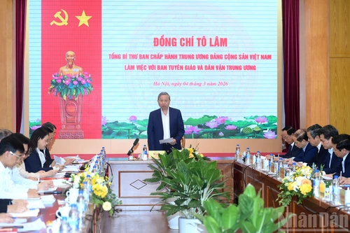 苏林总书记在会上致辞。