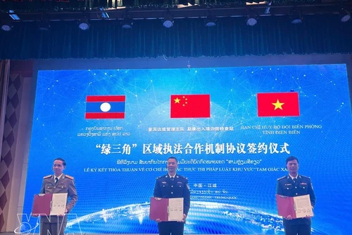 越中老三国代表签署绿三角区域执法合作机制协议。（图片来源：越通社）