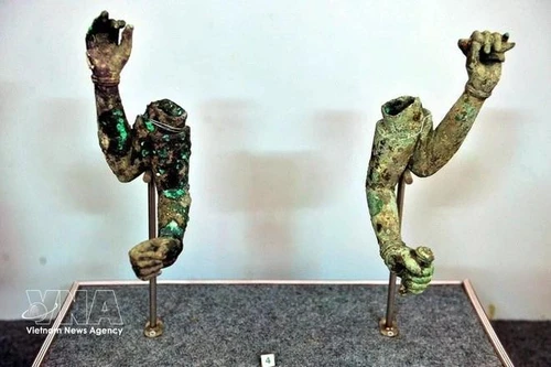 属于喔㕭文化的考古文物。