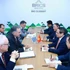 越南政府总理范明正在2025年7月7日举行的金砖国家（BRICS）扩展峰会期间会见乌拉圭总统亚曼杜·奥尔西。