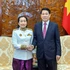 国家主席梁强与柬埔寨驻越南大使。