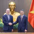 越南政府总理黎明兴与俄罗斯联邦驻越南特命全权大使根纳季·别兹杰特科。