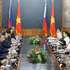 越共中央总书记、国家主席苏林与菲律宾总统费迪南德·罗慕尔德兹·马科斯举行了正式会谈。