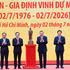 越共中央总书记、国家主席苏林向胡志明市党部、政府和人民赠送胡志明主席雕像。