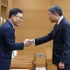 越南政府总理黎明兴与韩国驻越南大使崔泳杉。