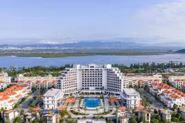 越南东北边陲地区旅游基础设施日新月异，正朝着打造高品质滨海旅游目的地的方向发展。