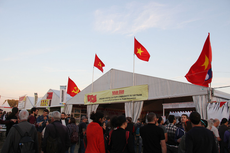 越南《人民报》社展位亮相2018年法国《人道报》节 ảnh 2 越南《人民报》社展位亮相2018年法国《人道报》节 ảnh 2