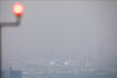 PM2.5细颗粒物'笼罩'泰国多地。（图片来源：新华社/越通社）