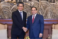 越南政府总理范明正会见日本驻越南大使。