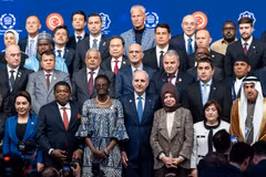 越南国会主席陈青敏出席各国议会联盟第152届大会开幕式。