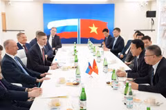 越南公安部长梁三光同俄罗斯海事委员会主席举行会谈。