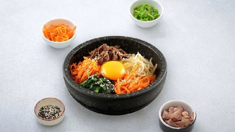石锅拌饭——韩国饮食文化中最具代表性的经典佳肴之一。 8105.jpg