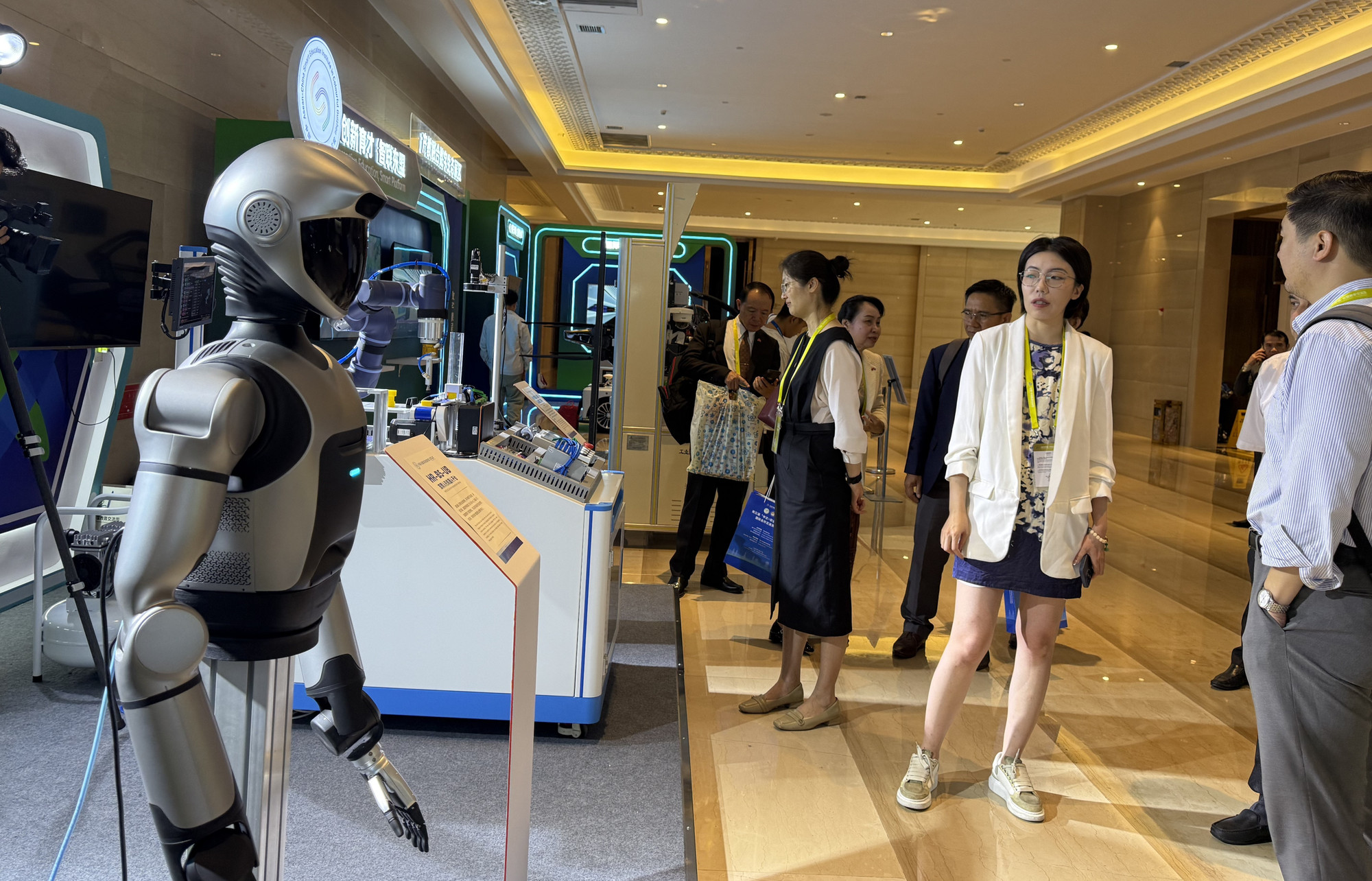 机器人展示。 20250726194859.jpg
